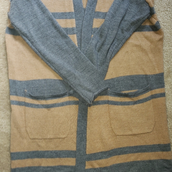 Cynthia Rowley gray and tan sweater w/pockets - Picture 2 of 5